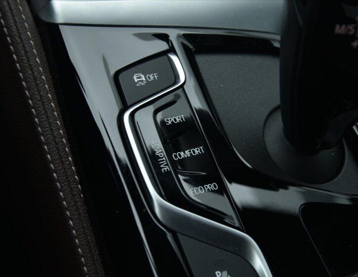 BMW Řada 5 Sedan / Limuzína 3,0 l 250 kw