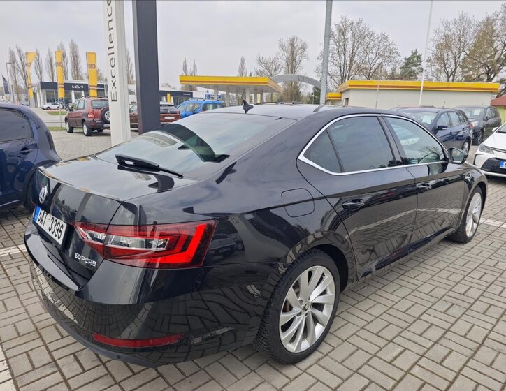 Škoda Superb Sedan / Limuzína 2,0 l 110 kw
