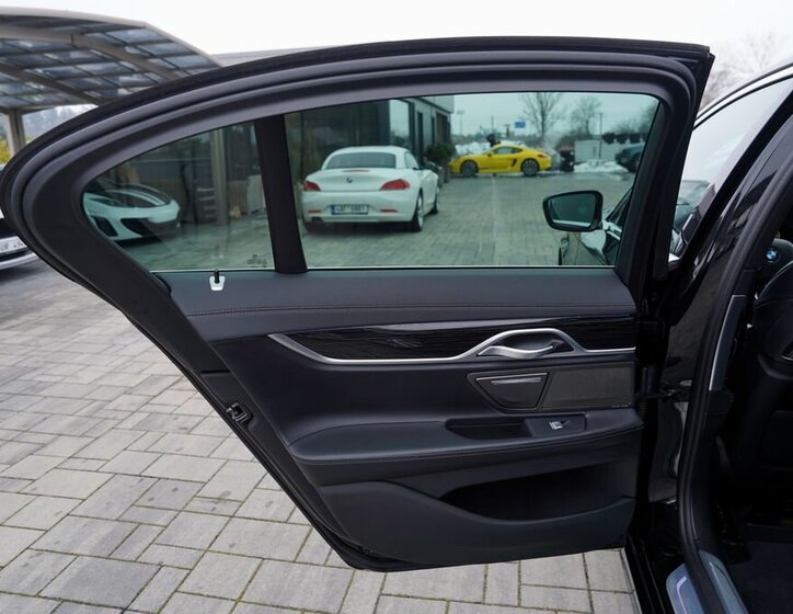 BMW Řada 7 Sedan 3,0 l 210 kw