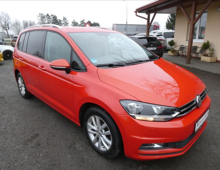 Volkswagen Touran 1