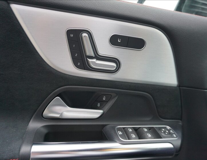 Mercedes-Benz GLA SUV 2,0 l 165 kw