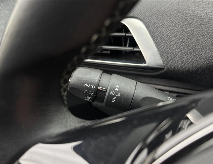 Peugeot 3008 SUV / Terénní 1,2 l 96 kw