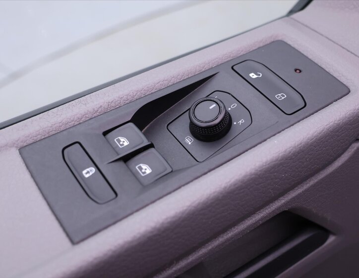 Volkswagen Transporter Kombi 2,0 l 81 kw