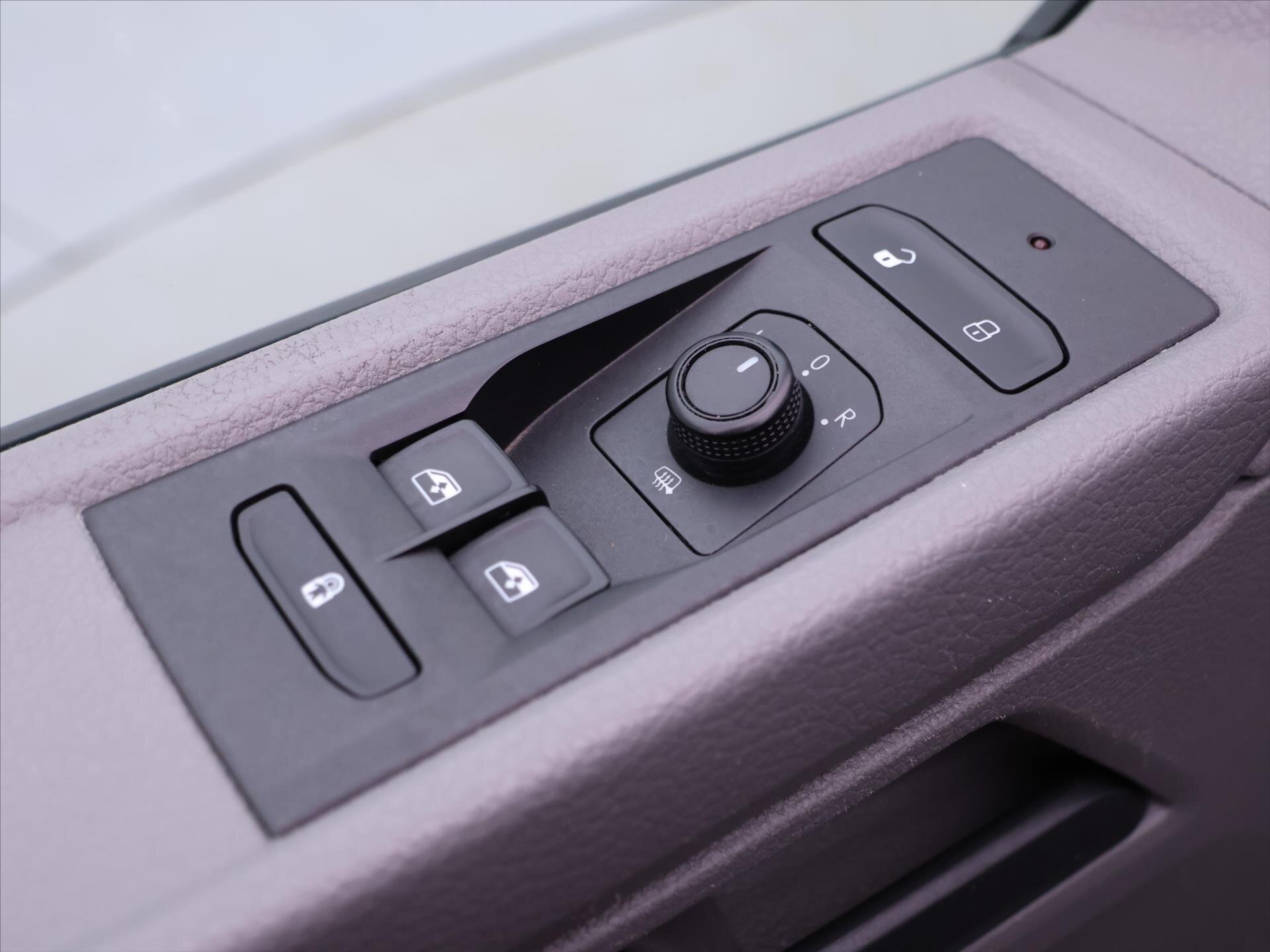 Volkswagen Transporter Kombi 2,0 l 81 kw