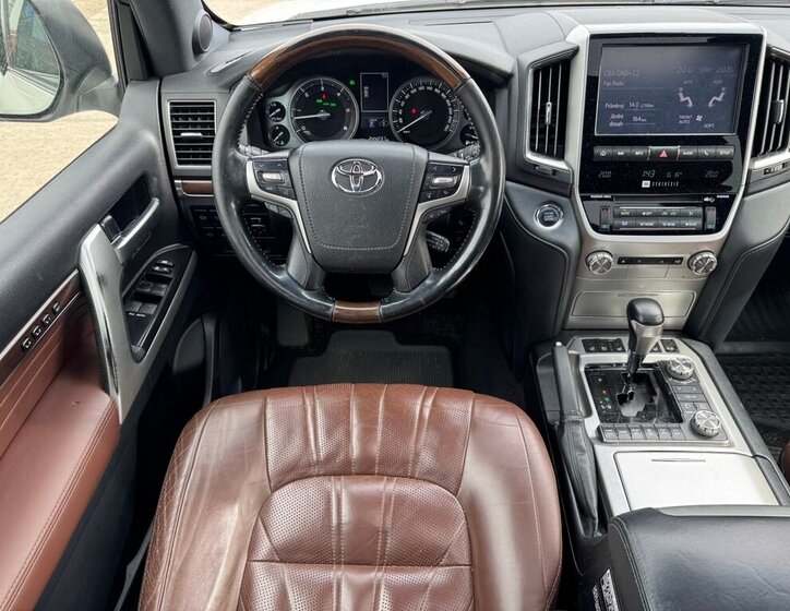Toyota Land Cruiser SUV / Terénní 4,5 l 186 kw