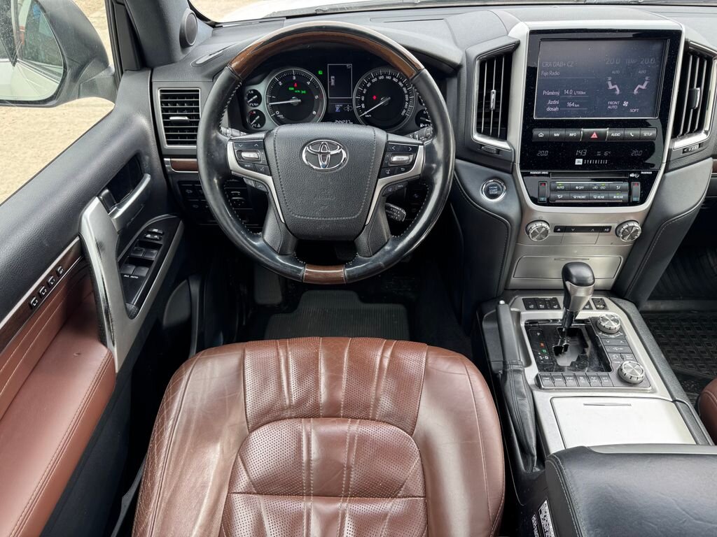 Toyota Land Cruiser SUV / Terénní 4,5 l 186 kw