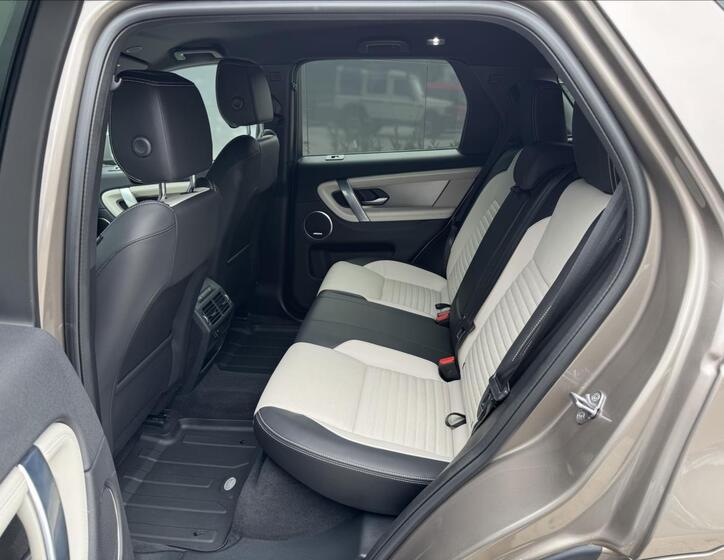 Land Rover Discovery Sport 12