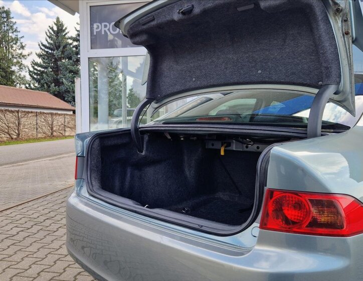 Honda Accord Sedan / Limuzína 2,0 l 114 kw