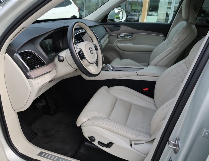 Volvo XC90 8