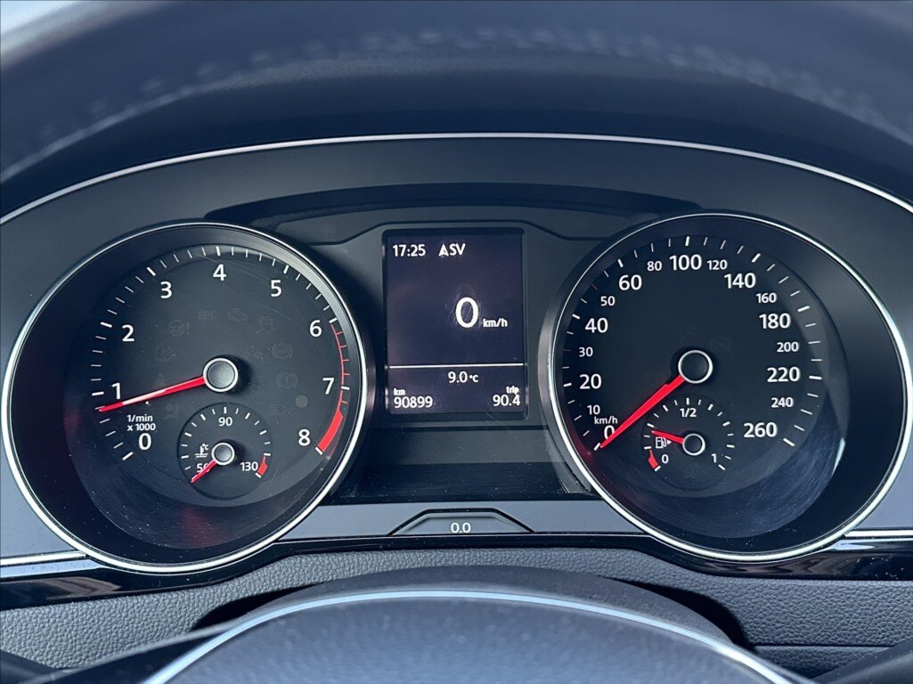 Volkswagen Passat Kombi 1,4 l 110 kw