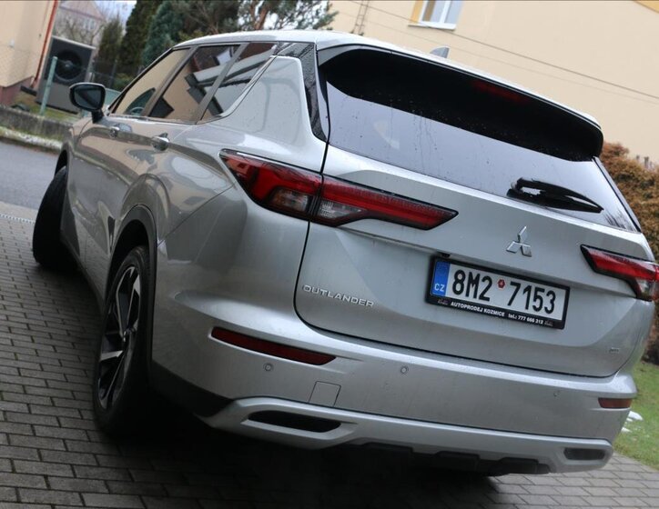 Mitsubishi Outlander SUV / Terénní 2,4 l 162 kw