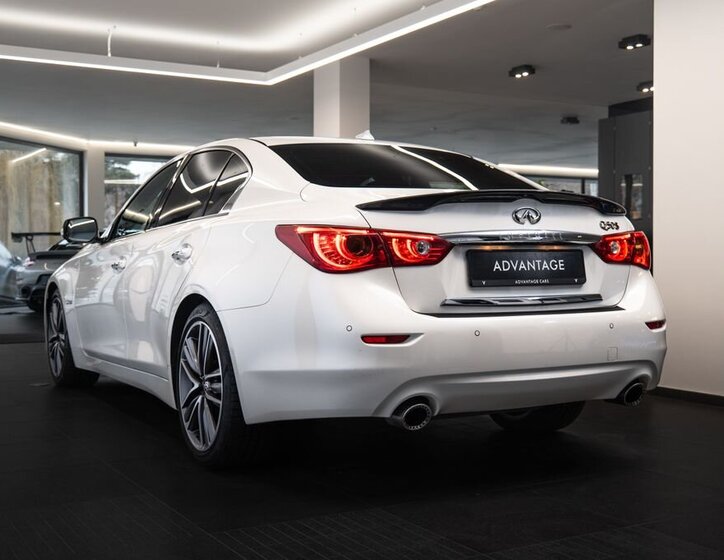 Infiniti Q50 4