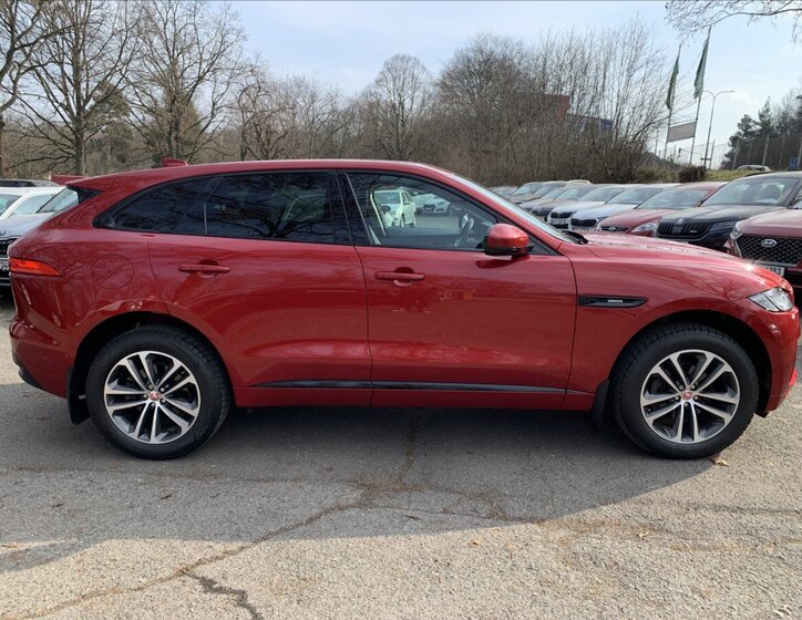 Jaguar F-Pace SUV / Terénní 2,0 l 132 kw