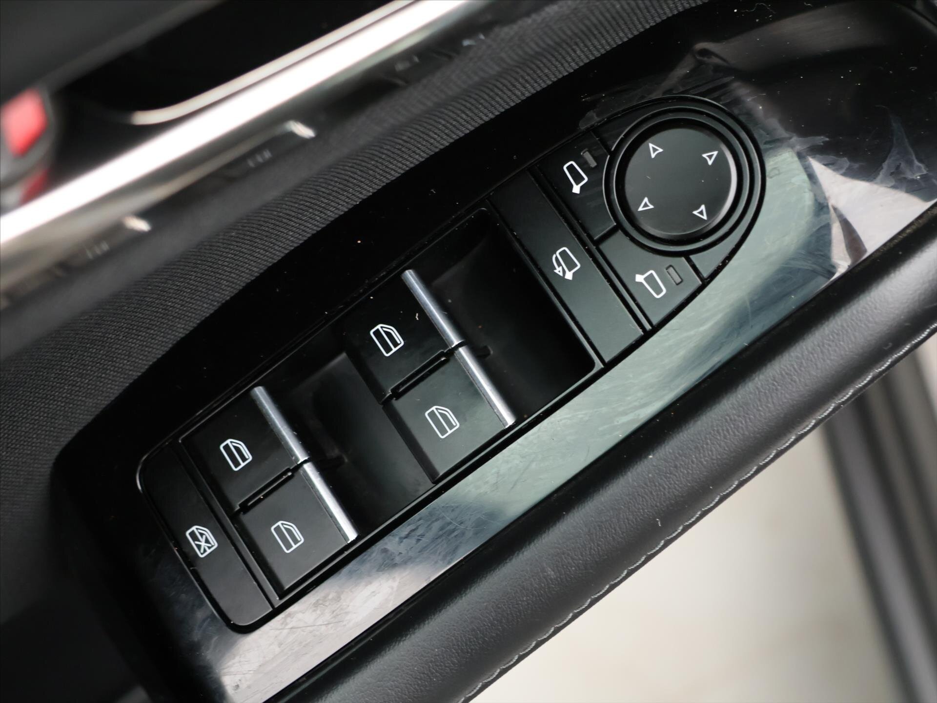 Mazda CX-30 SUV / Terénní 2,0 l 110 kw