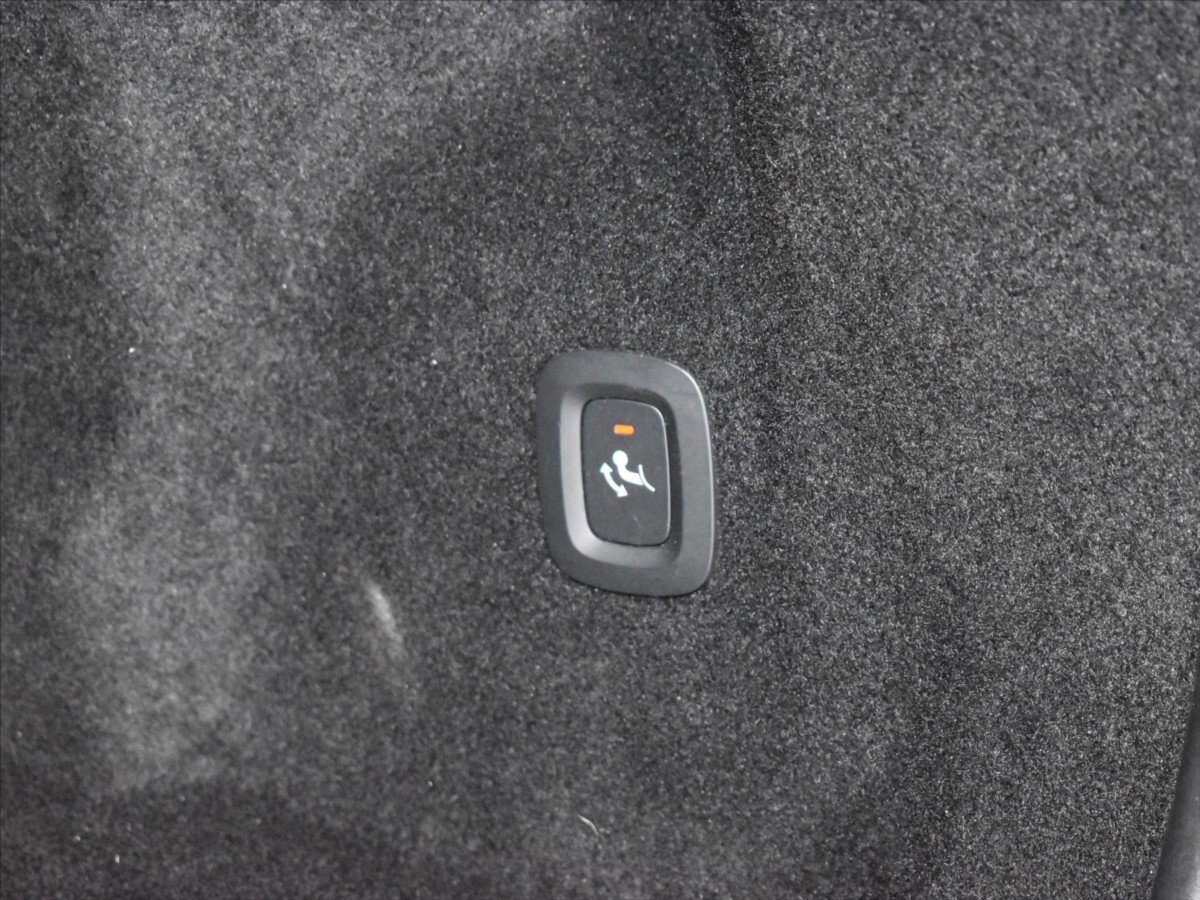 Volvo XC60 SUV / Terénní 2,0 l 145 kw