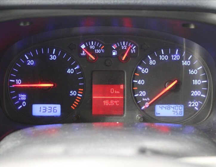 Volkswagen Caravelle Kombi 2,5 l 111 kw