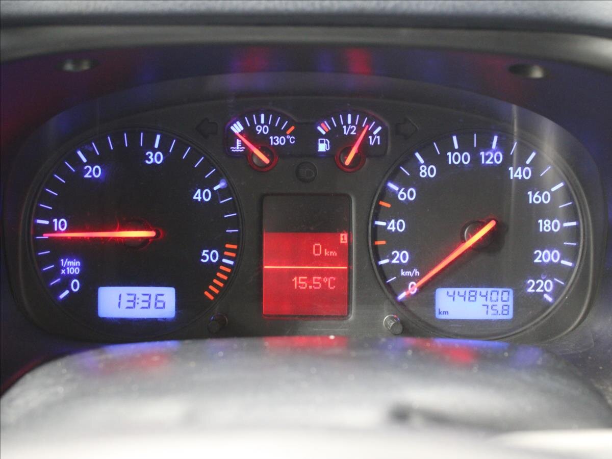 Volkswagen Caravelle Kombi 2,5 l 111 kw