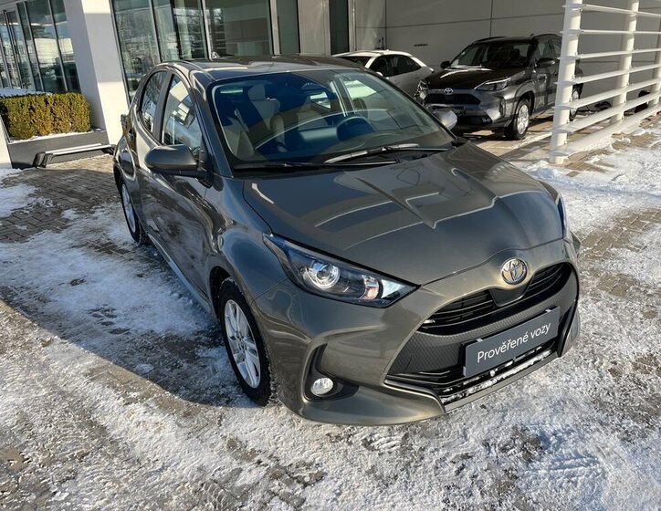 Toyota Yaris 8