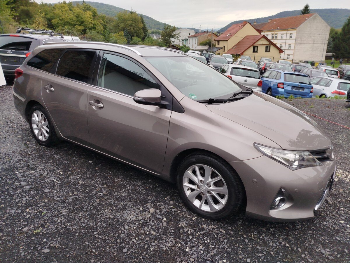 Toyota Auris Kombi 2,0 l 91 kw