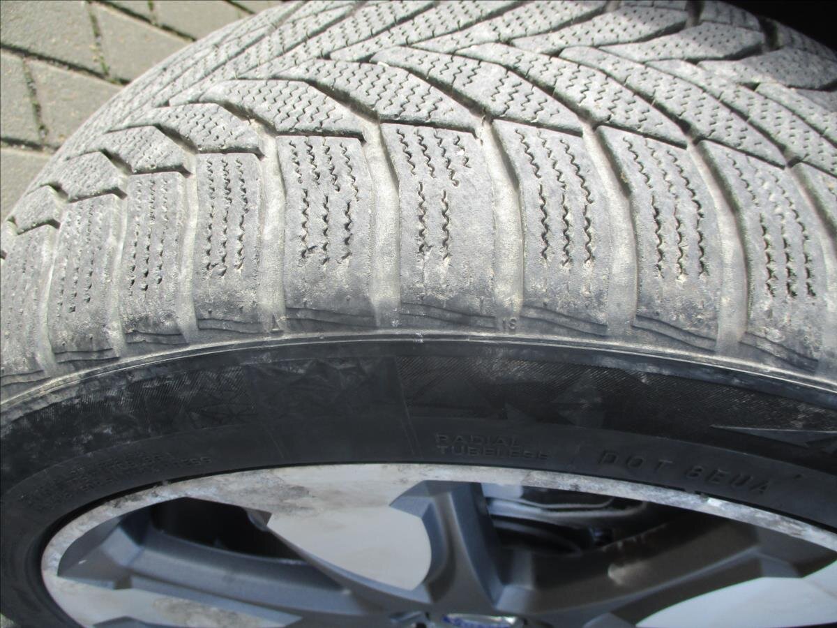 Volvo XC70 Kombi 2,4 l 151 kw