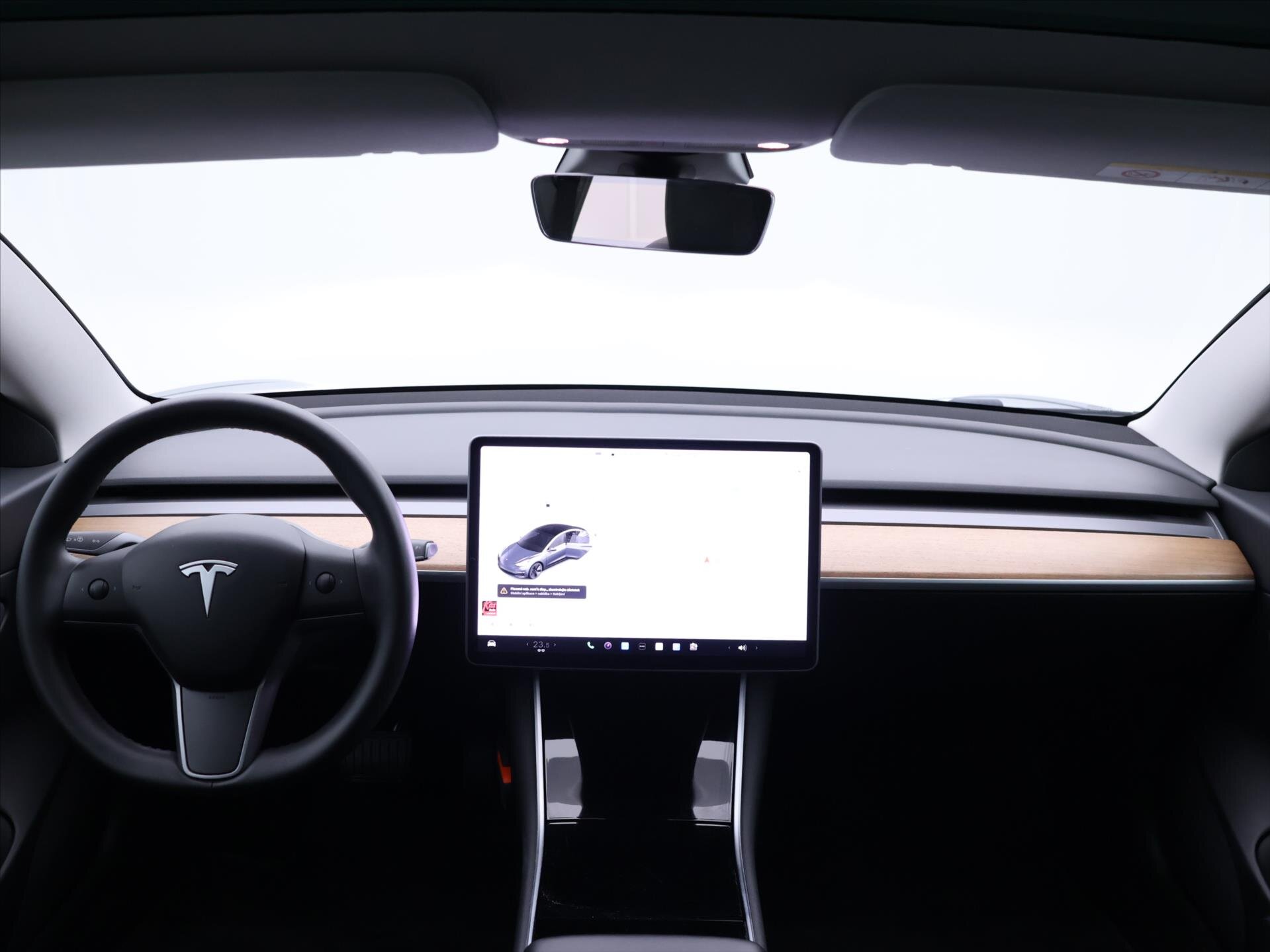 Tesla Model 3 Sedan / Limuzína 0,0 239 kw