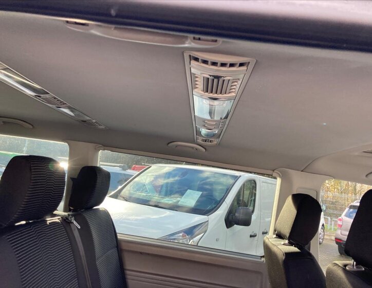 Volkswagen Caravelle 28