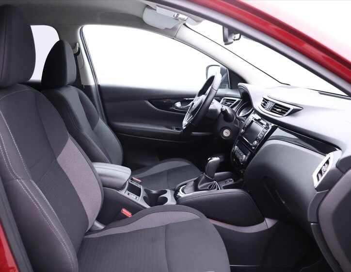 Nissan Qashqai SUV / Terénní 1,3 l 117 kw