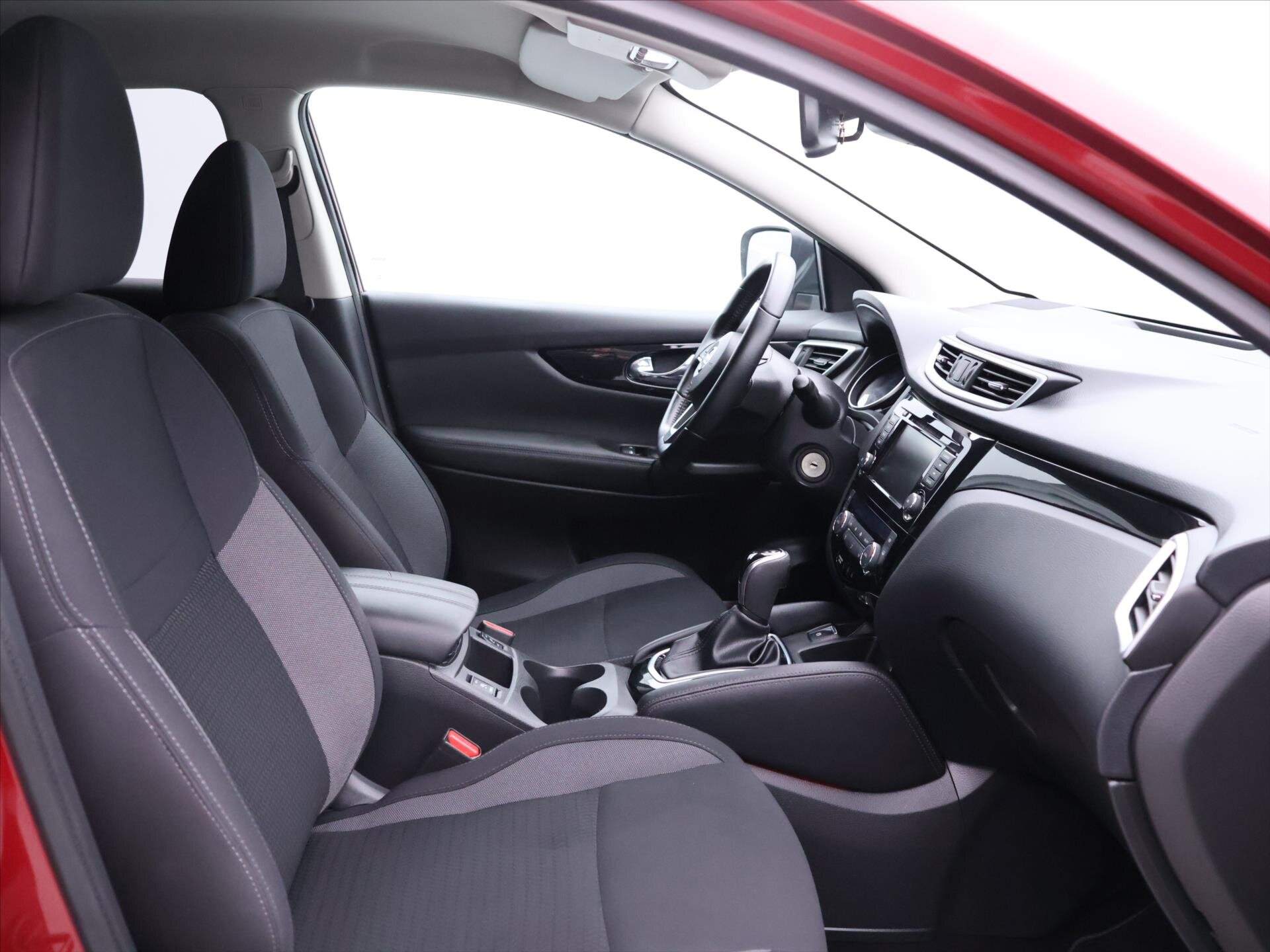 Nissan Qashqai SUV / Terénní 1,3 l 117 kw