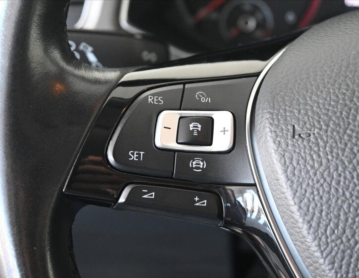 Volkswagen T-Roc SUV 1,6 l 85 kw