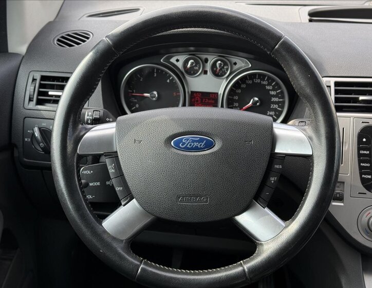 Ford Kuga SUV / Terénní 2,0 l 100 kw