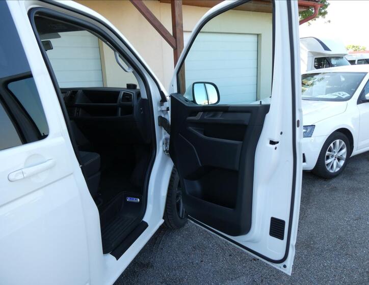 Volkswagen Multivan 21