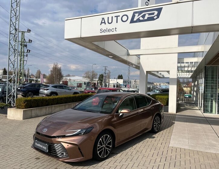Toyota Camry Sedan / Limuzína 2,5 l 137 kw