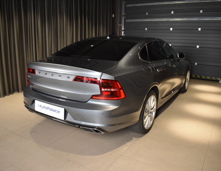 Volvo S90 Sedan / Limuzína 2,0 l 228 kw