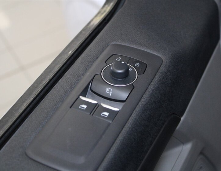 Ford Tourneo Custom MPV 2,0 l 125 kw