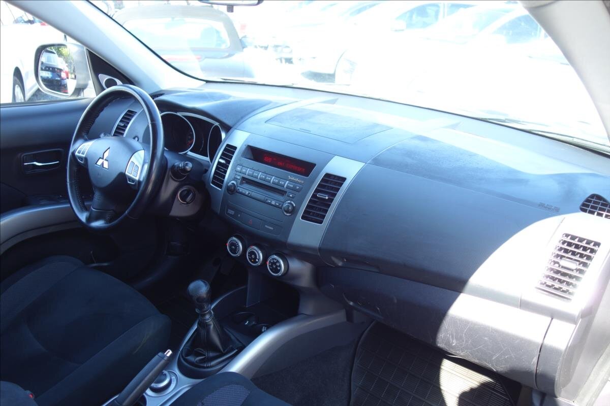 Mitsubishi Outlander SUV / Terénní 2,0 l 103 kw