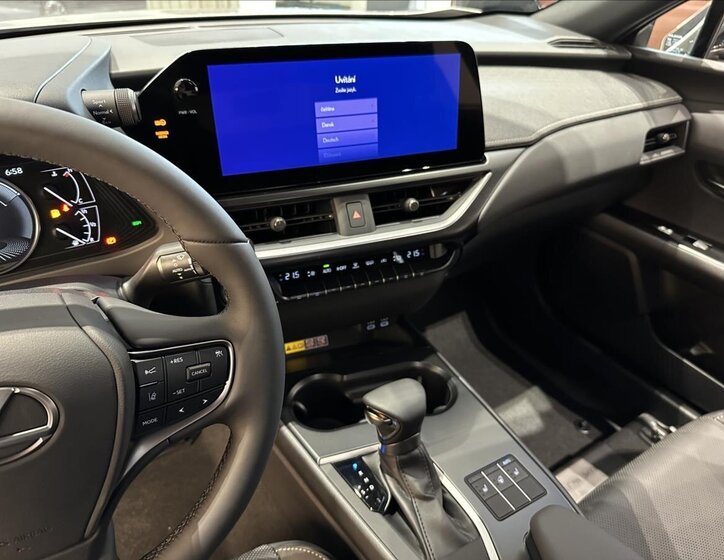 Lexus UX 250h SUV / Terénní 2,0 l 135 kw