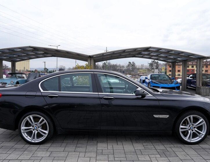 BMW Řada 7 Sedan / Limuzína 3,0 l 180 kw