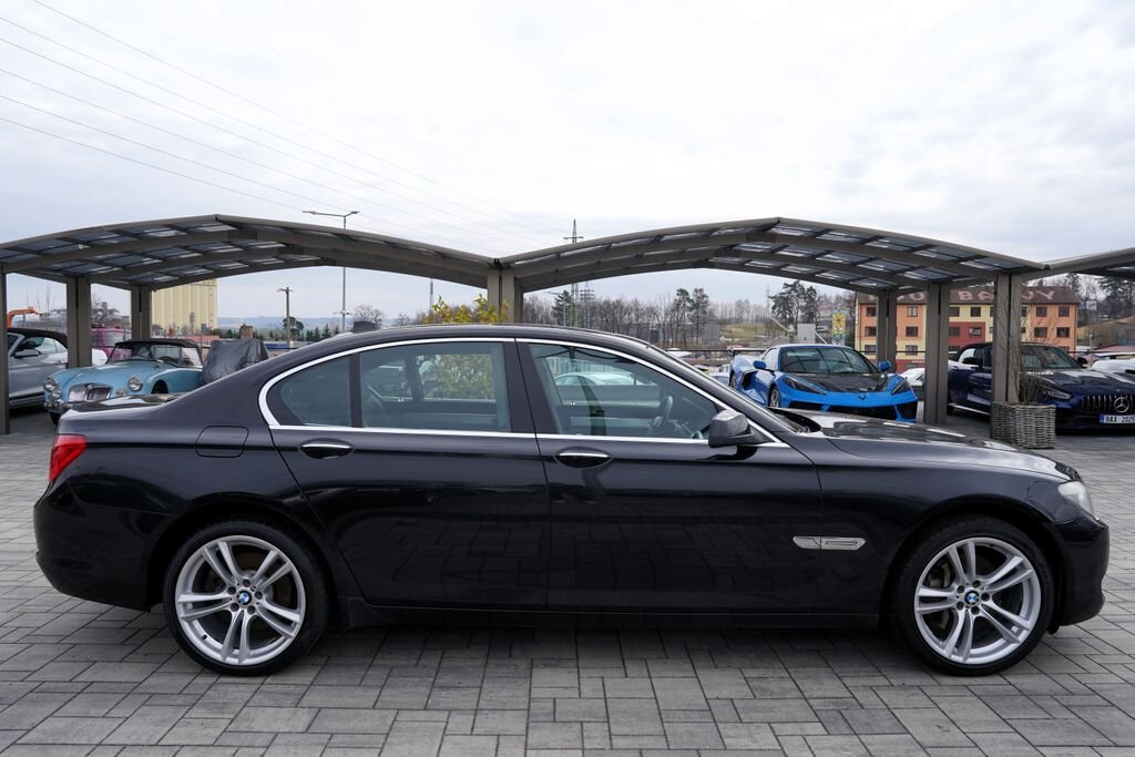 BMW Řada 7 Sedan / Limuzína 3,0 l 180 kw