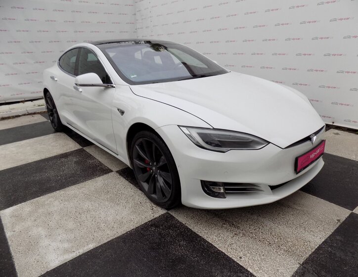 Tesla Model S 6