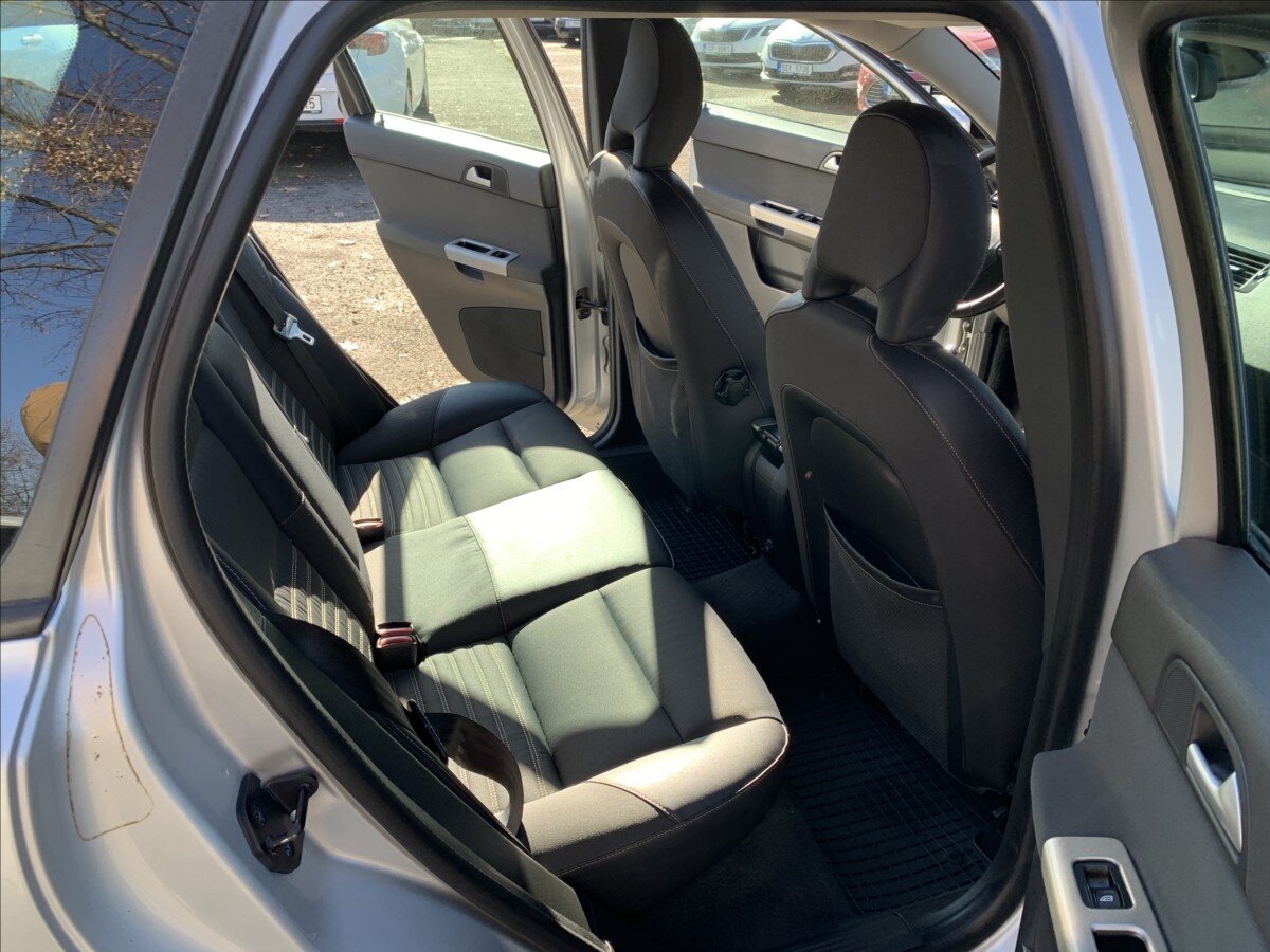 Volvo V50 Kombi 2,0 l 100 kw