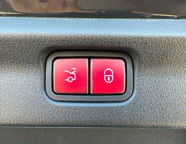 Mercedes-Benz EQE 33