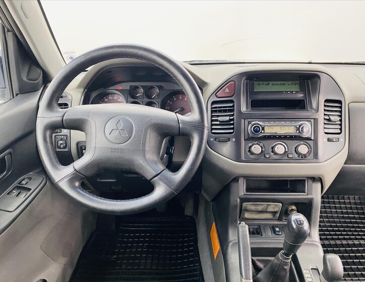 Mitsubishi Pajero SUV / Terénní 2,5 l 85 kw