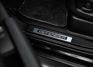 Land Rover Defender 19