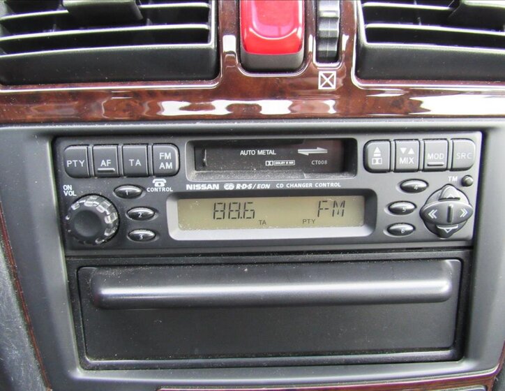 Nissan Maxima Sedan / Limuzína 2,0 l 103 kw