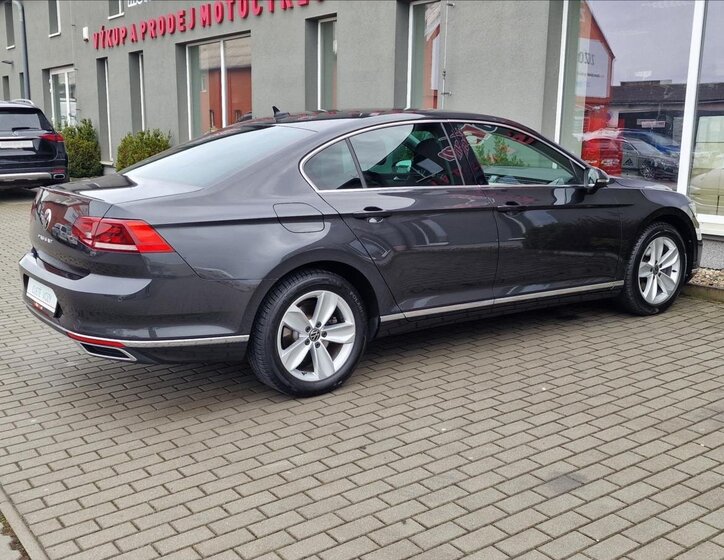 Volkswagen Passat Sedan / Limuzína 2,0 l 147 kw