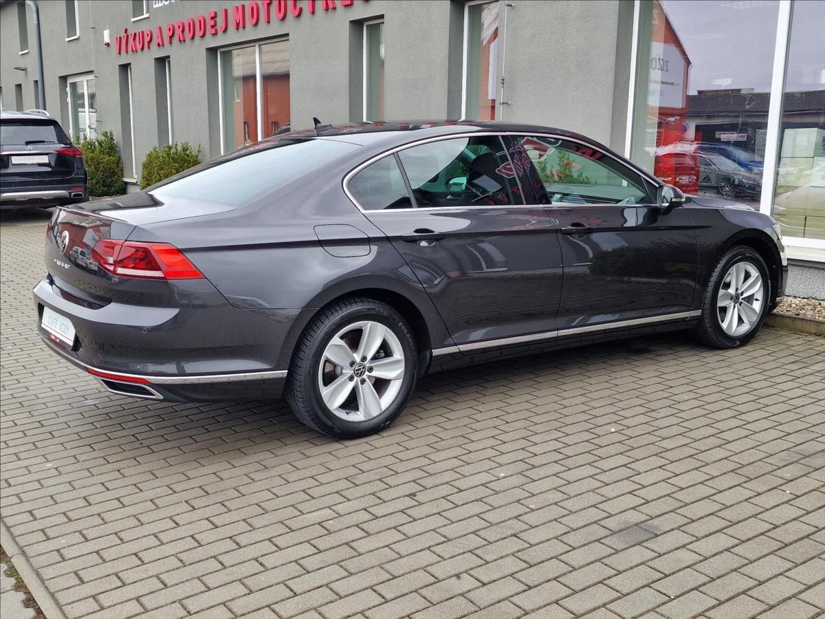 Volkswagen Passat Sedan / Limuzína 2,0 l 147 kw