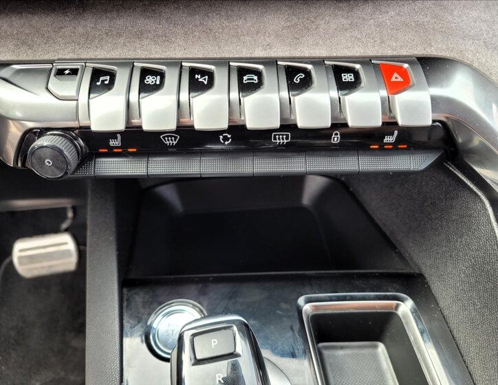 Peugeot 3008 SUV / Terénní 1,6 l 165 kw