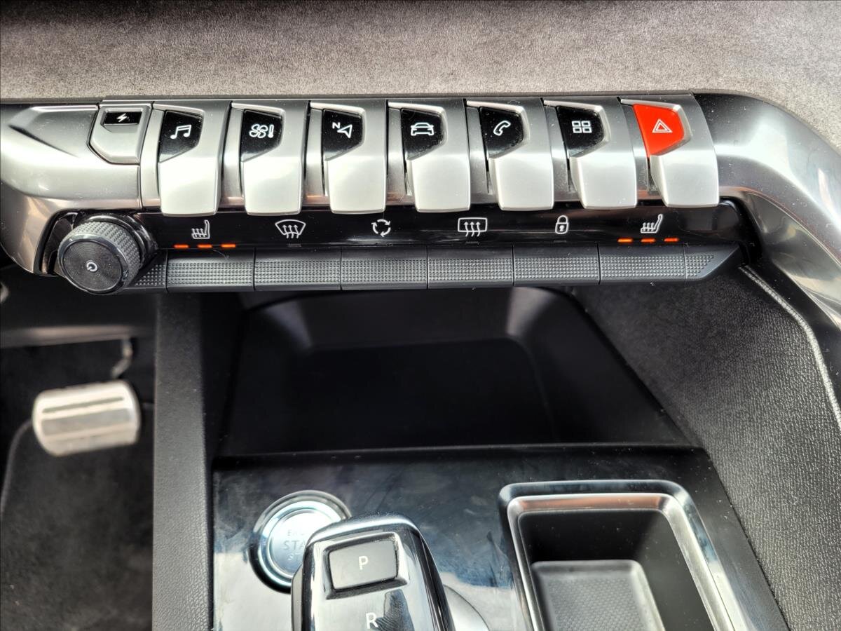 Peugeot 3008 SUV / Terénní 1,6 l 165 kw