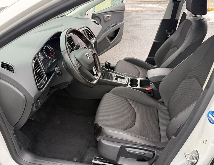 Seat Leon Hatchback 1,5 l 96 kw