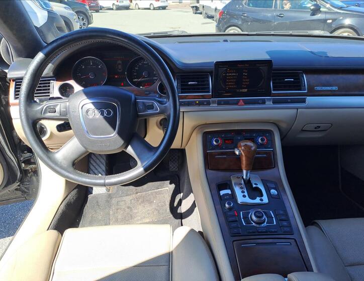 Audi A8 9
